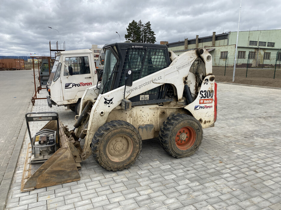 BOBCAT 300