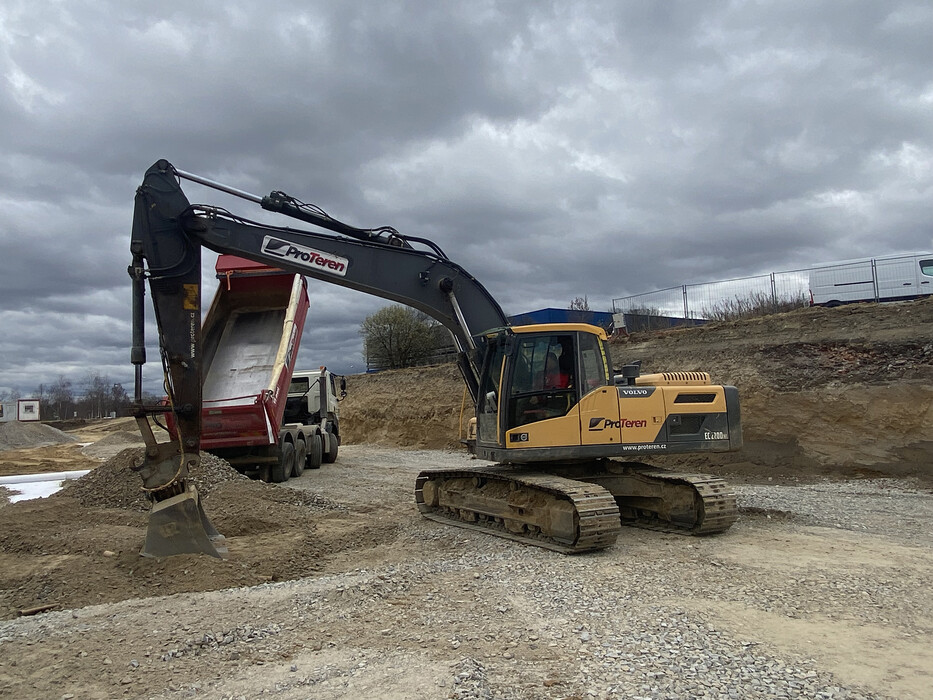 Pásové rypadlo Volvo EC 220 DNL