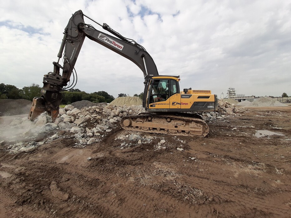 Pásové rypadlo Volvo EC 300 DNL