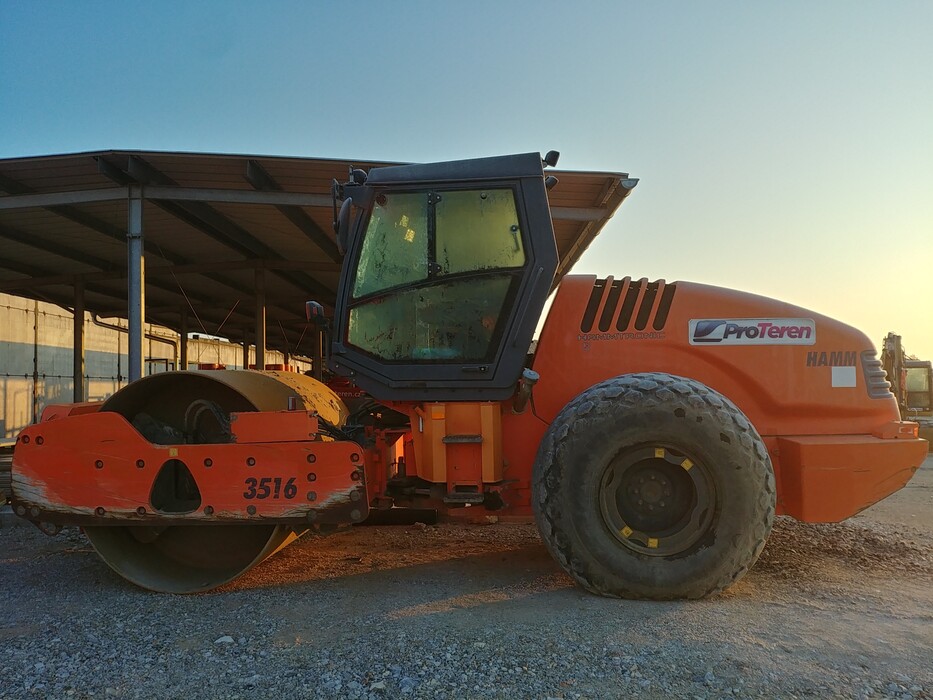 Zemní válec HAMM 3516