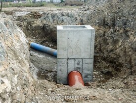 Napojení stavebních objektů ZTV Plánský jez, Prodejna pro dům a zahradu a Dobíjecí stanice v Plané u Českých Budějovic na stávající silniční síť.