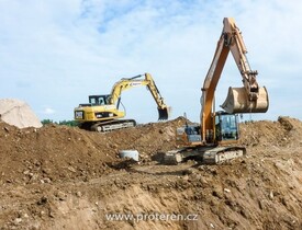 Napojení stavebních objektů ZTV Plánský jez, Prodejna pro dům a zahradu a Dobíjecí stanice v Plané u Českých Budějovic na stávající silniční síť.