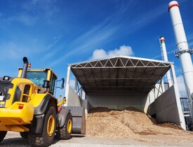 Skladovaná štěpka (Zdroj: Shutterstock)