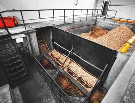 Skladování štěpky určené k vytápění a doprava ke kotli (Zdroj: Shutterstock)