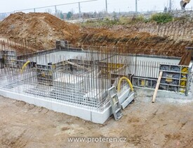 Napojení stavebních objektů ZTV Plánský jez, Prodejna pro dům a zahradu a Dobíjecí stanice v Plané u Českých Budějovic na stávající silniční síť.