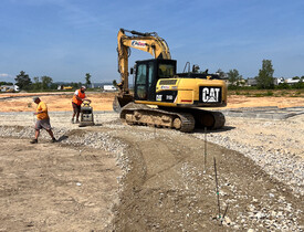 Napojení stavebních objektů ZTV Plánský jez, Prodejna pro dům a zahradu a Dobíjecí stanice v Plané u Českých Budějovic na stávající silniční síť.