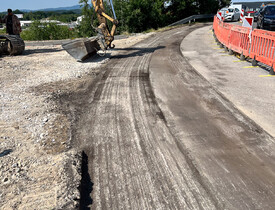 Napojení stavebních objektů ZTV Plánský jez, Prodejna pro dům a zahradu a Dobíjecí stanice v Plané u Českých Budějovic na stávající silniční síť.