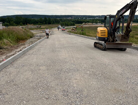 Napojení stavebních objektů ZTV Plánský jez, Prodejna pro dům a zahradu a Dobíjecí stanice v Plané u Českých Budějovic na stávající silniční síť.