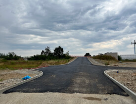 Napojení stavebních objektů ZTV Plánský jez, Prodejna pro dům a zahradu a Dobíjecí stanice v Plané u Českých Budějovic na stávající silniční síť.