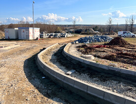 Napojení stavebních objektů ZTV Plánský jez, Prodejna pro dům a zahradu a Dobíjecí stanice v Plané u Českých Budějovic na stávající silniční síť.