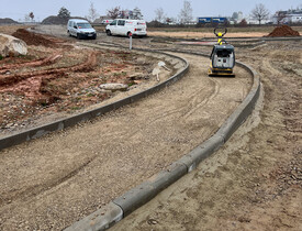 Napojení stavebních objektů ZTV Plánský jez, Prodejna pro dům a zahradu a Dobíjecí stanice v Plané u Českých Budějovic na stávající silniční síť.