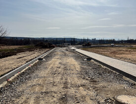 Napojení stavebních objektů ZTV Plánský jez, Prodejna pro dům a zahradu a Dobíjecí stanice v Plané u Českých Budějovic na stávající silniční síť.