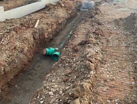 Kompletní realizace areálové kanalizace pro DEK TRADE v Českých Budějovicích