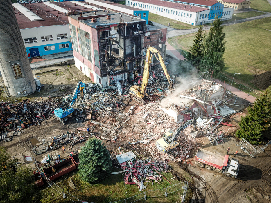 Demolice kotelny v areálu firmy Jihostroj a.s.